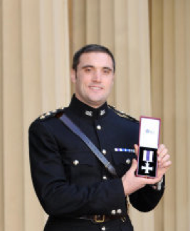 COLIN LUNN - AWARDED HIGHEST BRITISH MILITARY HONOURS FROM PRINCE OF WALES FOR BRAVERY